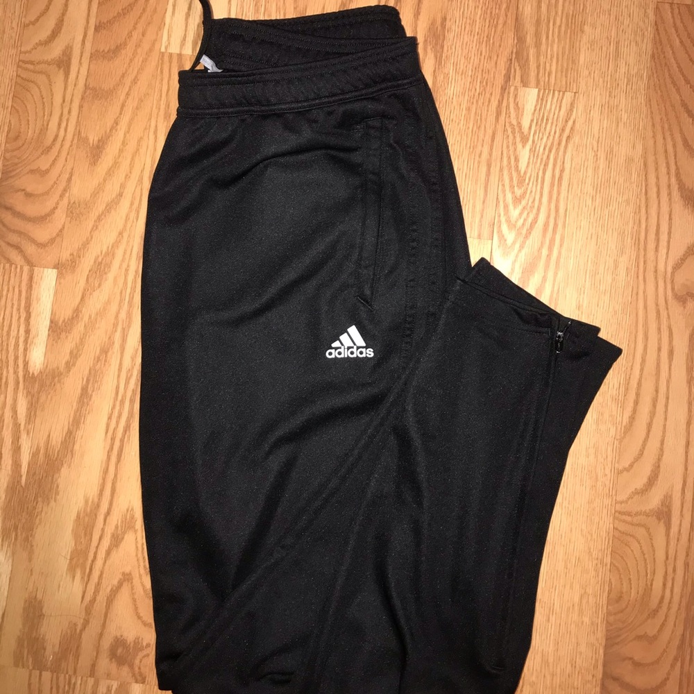 ALL BLACK ADIDAS JOGGERS